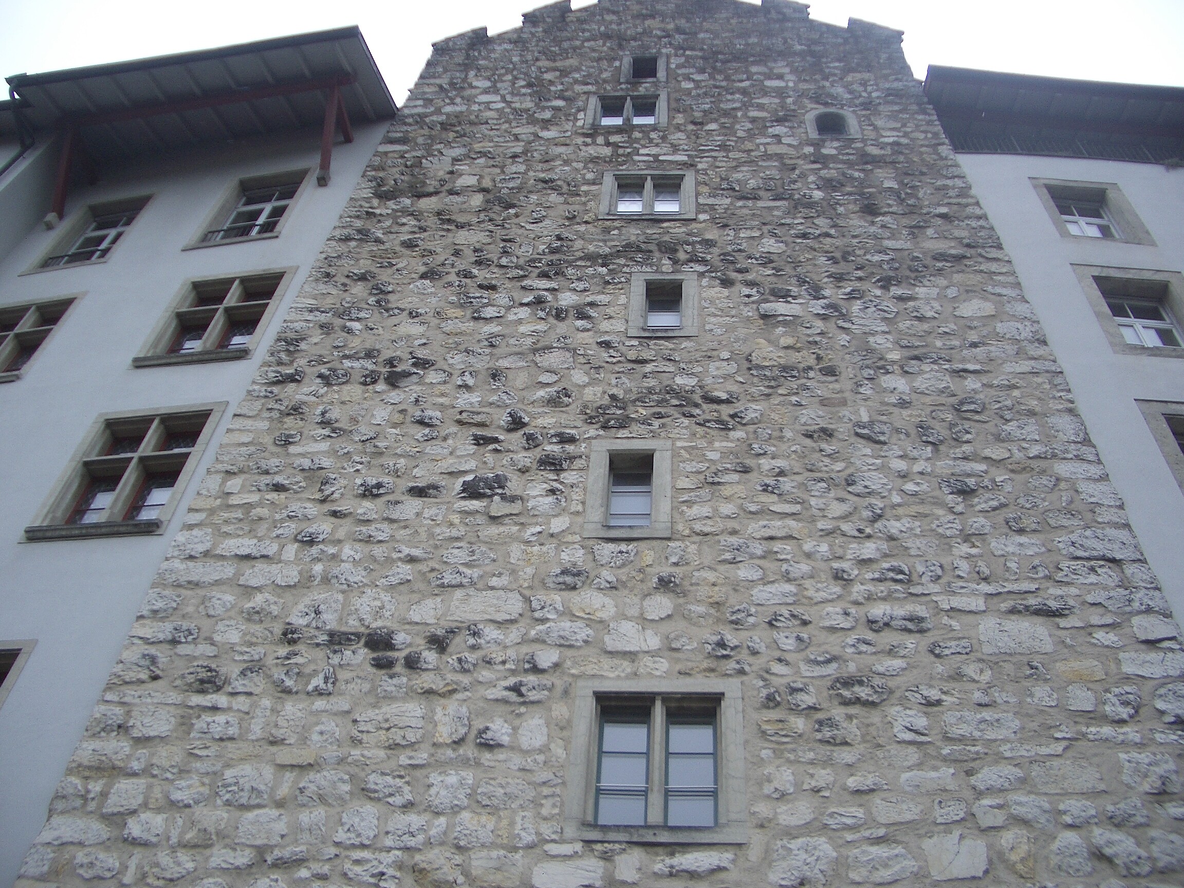 Der Turm Rore lässt sich auch heute noch gut erkennen. Vor allem mit dem Blick von der Halde.
