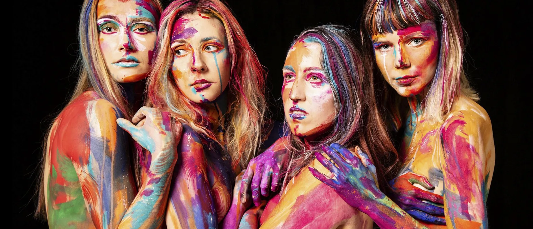 Seit 2012 feiern die vier Finninnen von Tuuletar mit ihrem Mix aus Kammerpop, Hip- Hop, Beatbox und traditionellen Folkmelodien aus dem finnischen, nordischen und karelischen Erfolge.