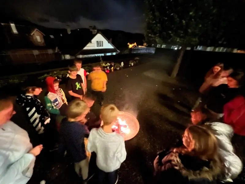 Lagerfeuer hüten
