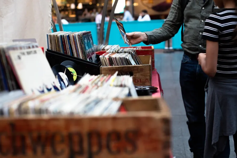 Schnäppchenjäger sind am Aarau Flohmarkt willkommen. Schnäppchenjäger sind am Aarau Flohmarkt willkommen.